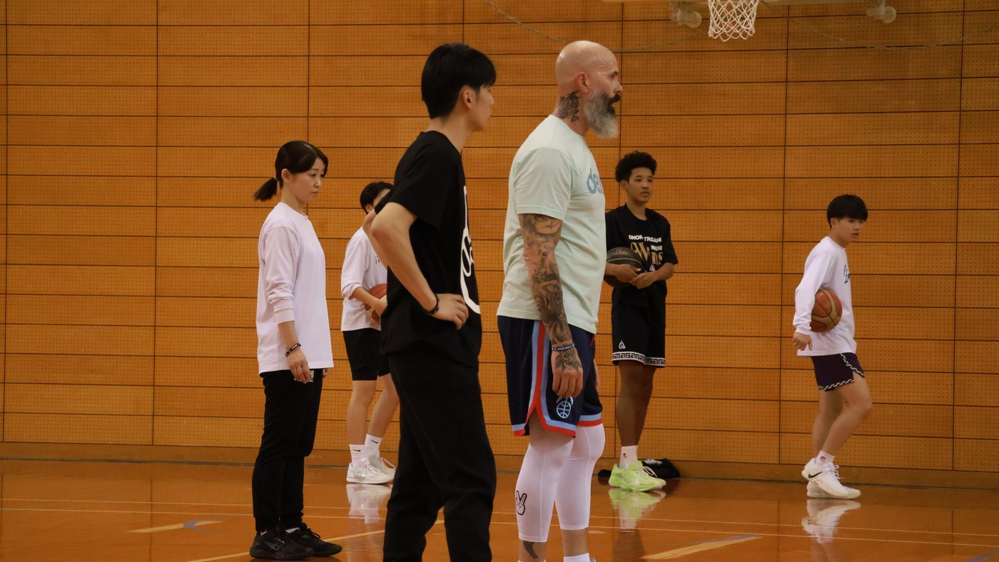 Bob Nolanコーチと参加者・スタッフの集合写真