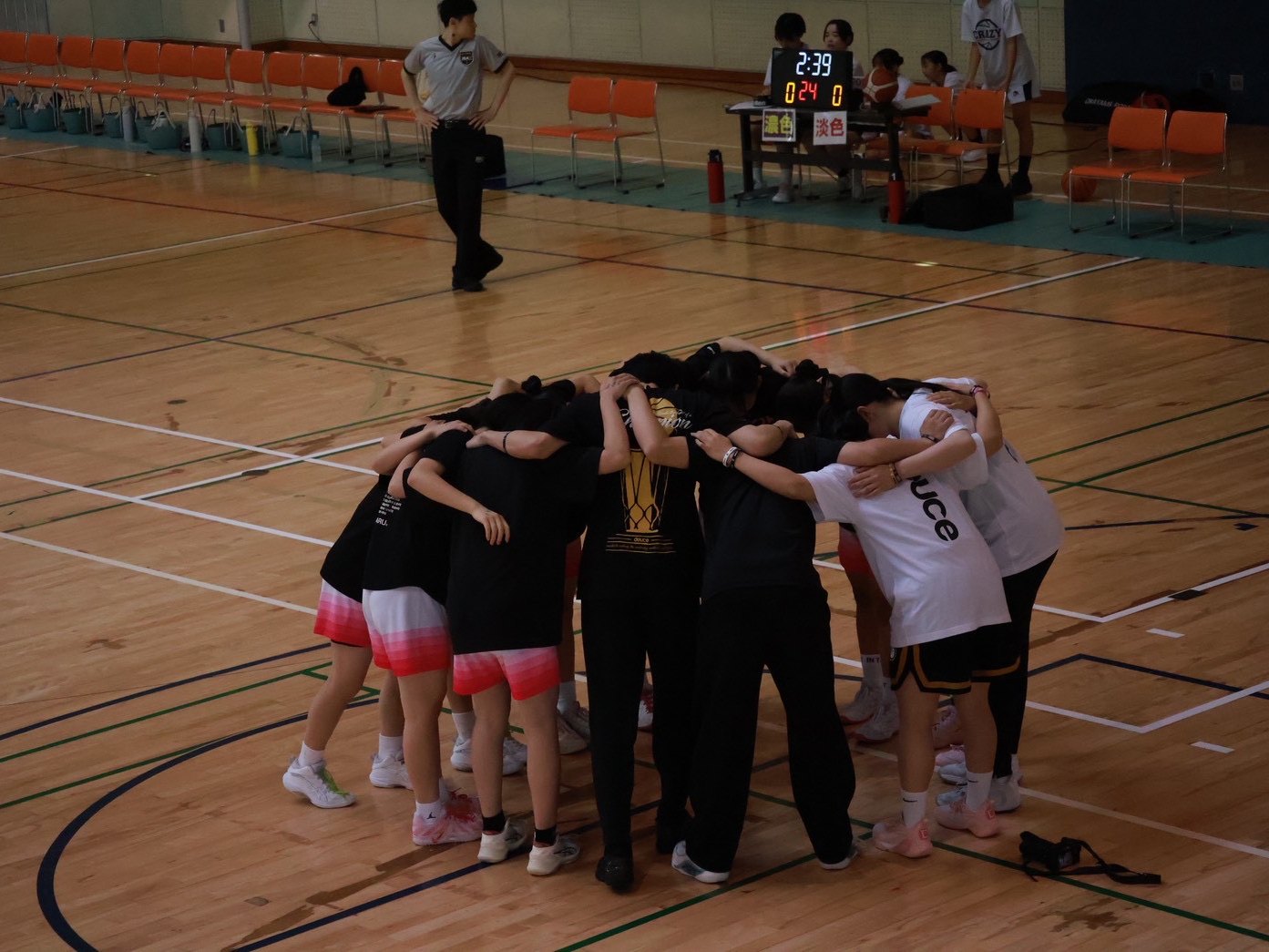 試合後に集まる選手たち